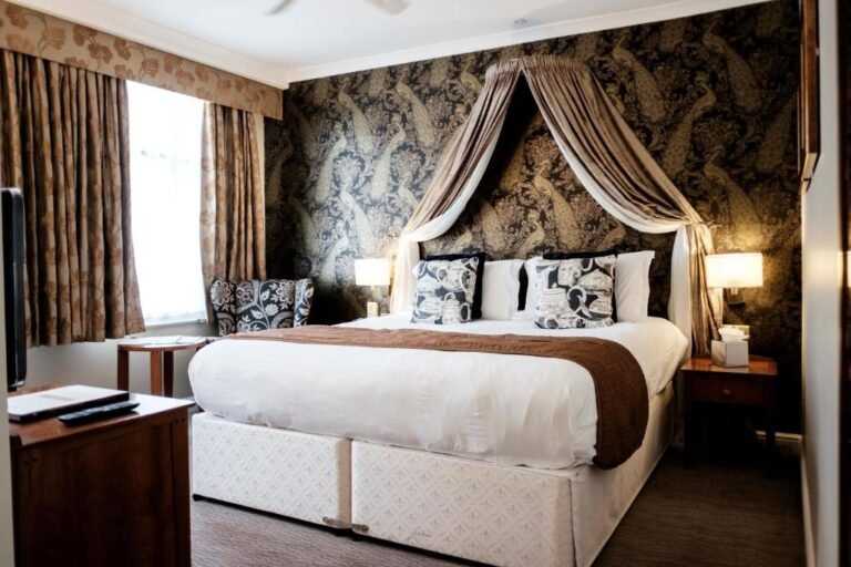 mad-hatter-hotel